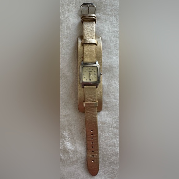 Vintage 90’s Fossil Gold Leather Band Watch - Picture 2 of 5